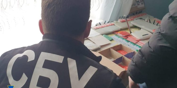 СБУ викрила на Хмельниччині ворожу ботоферму, через яку «розганяли» фейки про війну в Україні