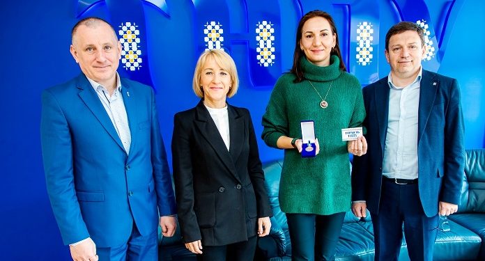 У Тернополі нагородили “Гордість ТНПУ” Олену Білосюк (Підгрушну)