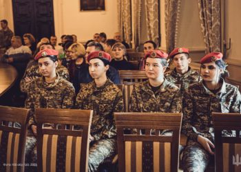 У Збаражі святкували восьмиріччя професійного коледжу з посиленою військовою та фізичною підготовкою