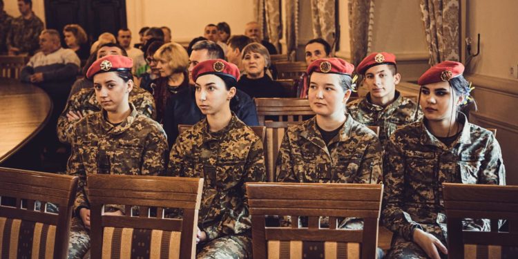 У Збаражі святкували восьмиріччя професійного коледжу з посиленою військовою та фізичною підготовкою