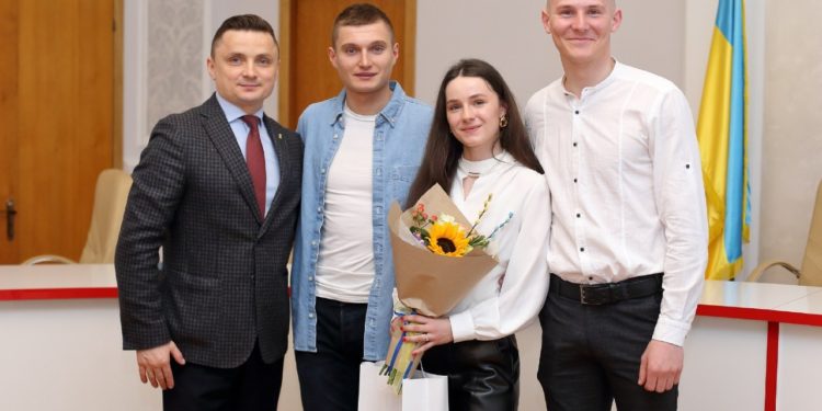 Голова Тернопільської обласної ради відзначив спортсменів-біатлоністів