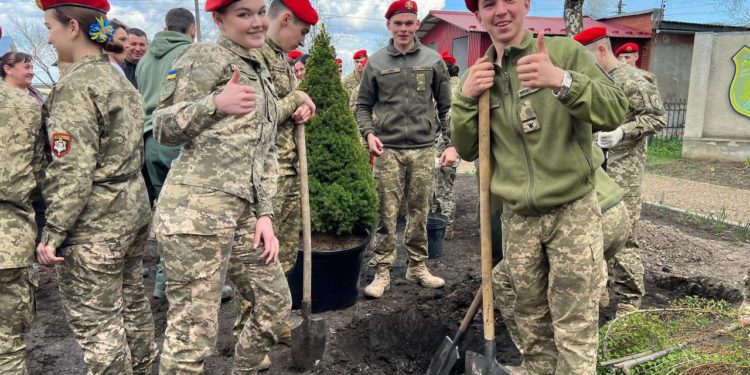 Курсанти Тернопільського коледжу підтримали акцію «1 мільйон дерев життя»
