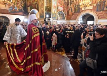 Епіфаній готується провести службу в Лаврі на Великдень
