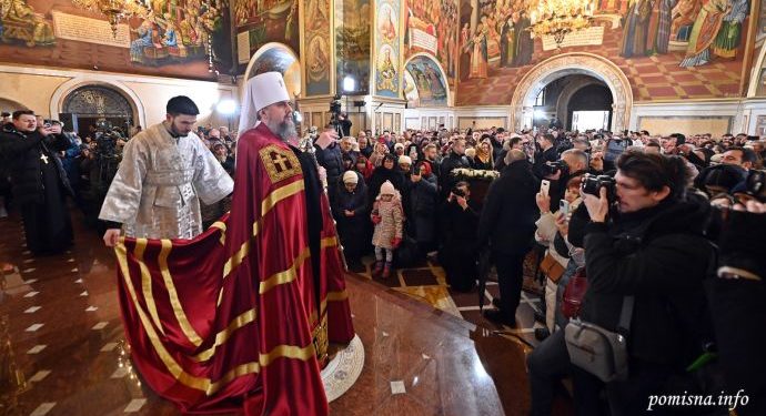 Епіфаній готується провести службу в Лаврі на Великдень