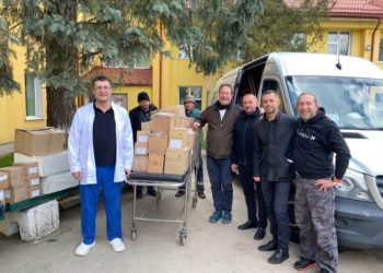 «Українська команда» передала велику партію медикаментів у Збаразьку лікарню