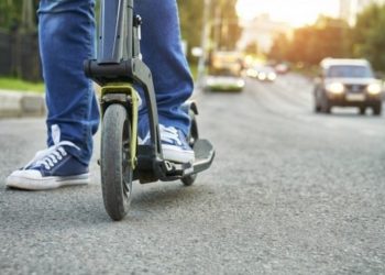 Сезон відкрито: у Тернополі знову ДТП із самокатом