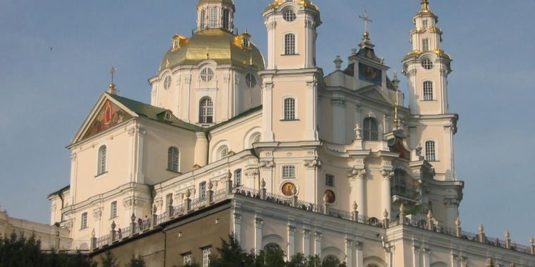 Чи піде на виселення Почаївська лавра вслід за Києво-Печерською?