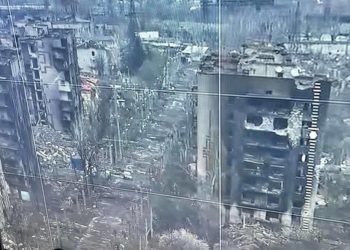 Бахмут сьогодні: ЗСУ титанічно тримає оборону у зруйнованому місті