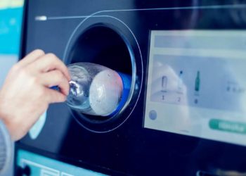 Проїзд за тару: кияни просять встановити у метро автомати для збору пластику