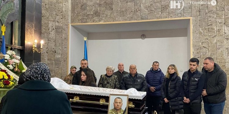 З бійцем Ігорем Федином прощаються у Тернополі