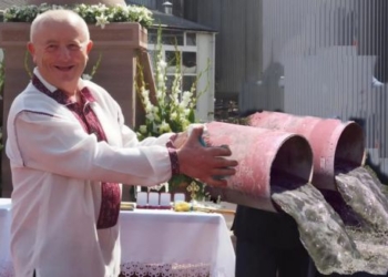 На Тернопільщині пивзавод, попри рішення виконкому, продовжує зливати нечистоти в ріку (відео)