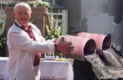 На Тернопільщині пивзавод, попри рішення виконкому, продовжує зливати нечистоти в ріку (відео)