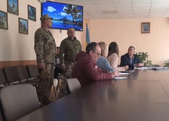 На Тернопільщині депутатам вручили повістки прямо під час сесії (відео)