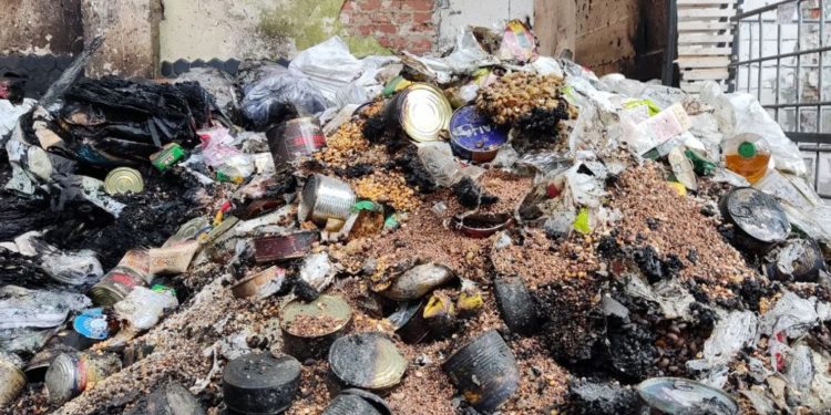 Благодійному фонду з Тернополя, склад якого згорів, допомогли благодійники з церкви (відео)