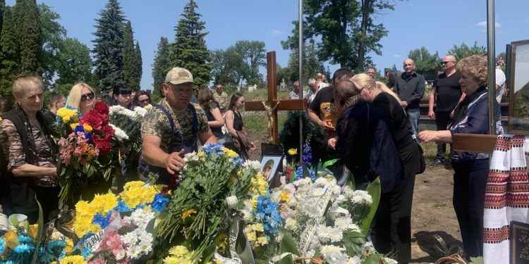 У Тернополі прощалися із командиром Олександром Захарківим