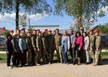 Унікальну алею троянд висадили в Тернопільському коледжі