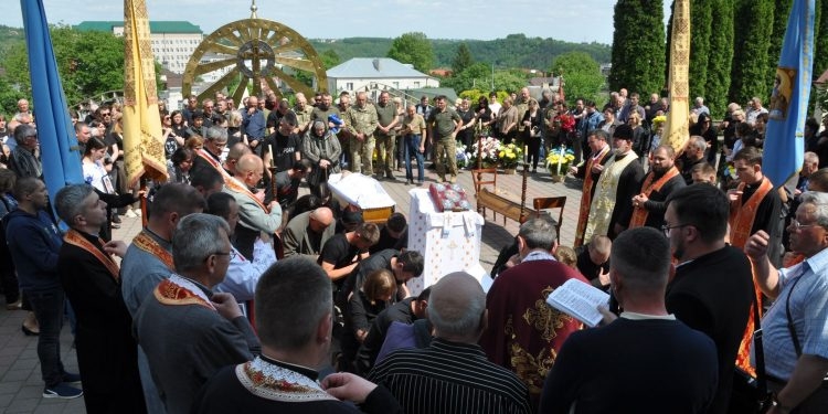 У Чорткові на Тернопільщині поховали загиблого Олега Гуменюка