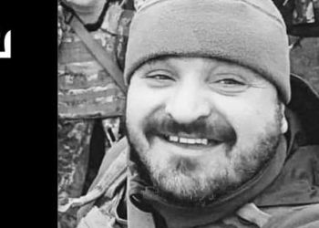 На алеї Героїв у Тернополі поховали командира стрілецької роти 82 батальйону бригади капітана Олександра Захарківа: загинув поблизу Куп’янська що на Харківщині