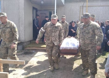 На Тернопільщині прощалися з бійцем Іваном Яцюком