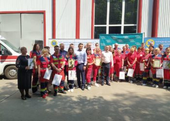 Працівників швидкої привітали у Тернополі до Дня екстреної медицини (фото)