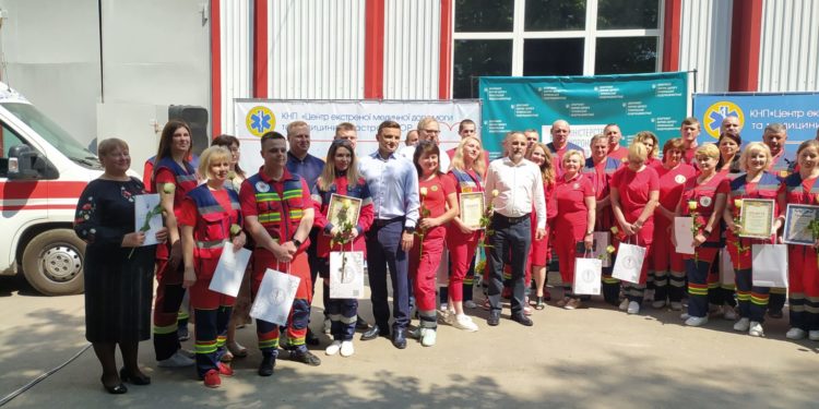 Працівників швидкої привітали у Тернополі до Дня екстреної медицини (фото)