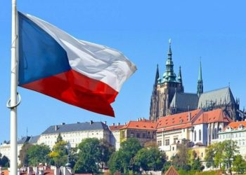 Чехія готовa прийняти 170 тисяч членів родин біженців з Укрaїни