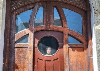 Старовинні двері з Чорткова відновлюють в сусідній області