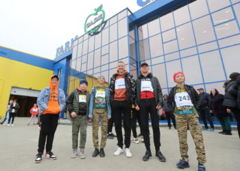 У квітучих садах Петра Гадза вчора провели масштабний забіг, щоб допомогти ЗСУ (фоторепортаж)