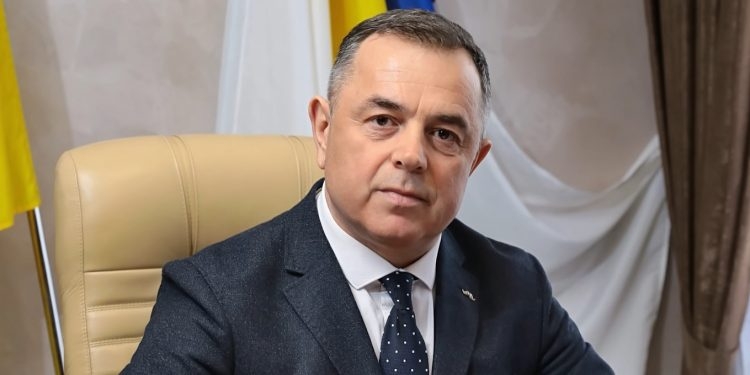 Тернопільський податківець хоче поновитися на посаді через суд