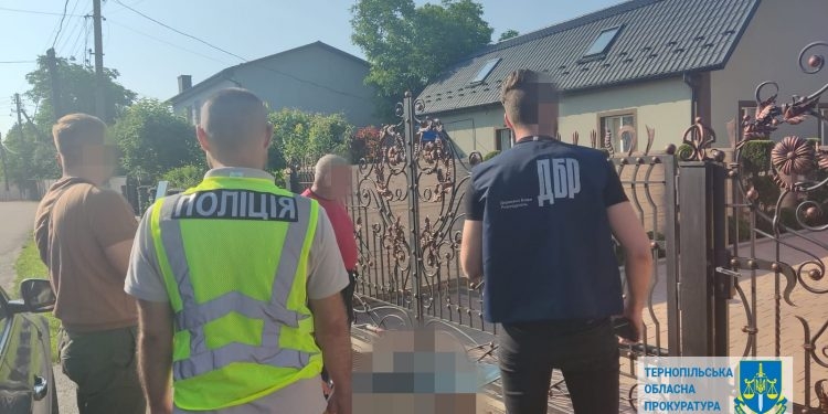 Транспортне підприємство на Тернопільщині переправляло “ухилянтів” за кордон