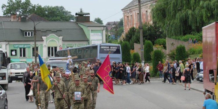 Одразу із трьома захисниками попрощалася Тернопільщина