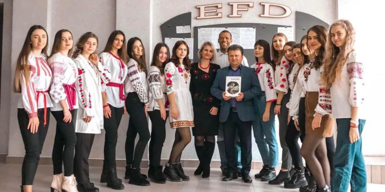 Надсучасна лабораторія синхронного перекладу, програма подвійних дипломів: на навчання запрошує факультет іноземних мов ТНПУ