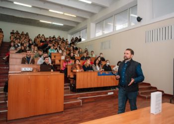 Історичний факультет Тернопільського національного педагогічного університету допомагає українським воїнам із 2014 року