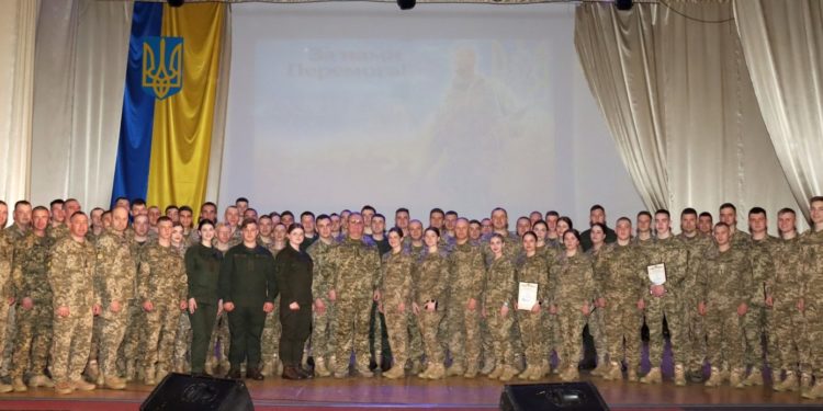 Тернопільський коледж привітав випускників із отриманням первинного офіцерського звання