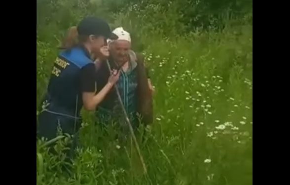 Бабусю на Тернопільщині успішно розшукали рятувальники (відео)