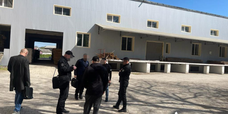 Податківець “накришував” приватних підприємців на 32 млн гривень