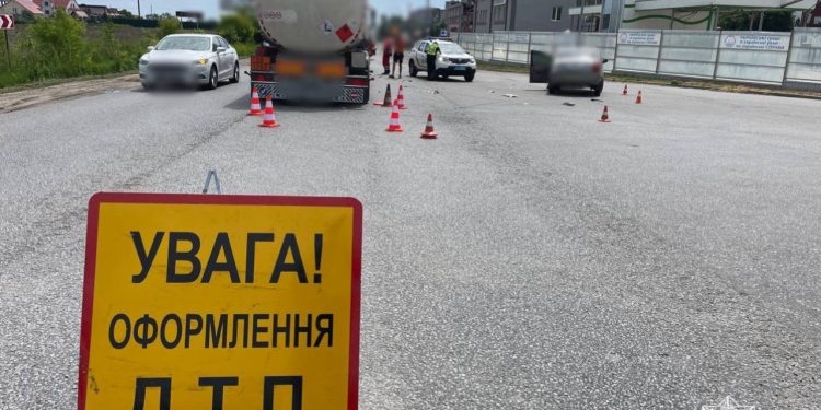 На околиці Тернополя – ДТП з вантажівкою