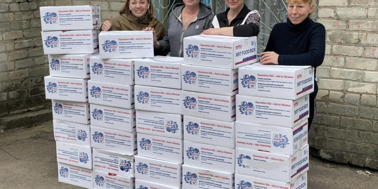 Волонтери з Тернополя передали продукти військовим, переселенцям і жителям Донеччини