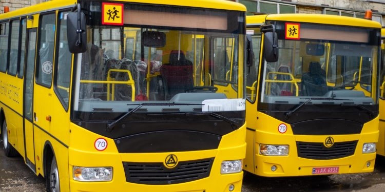 Шкільний автопарк Тернопільщини поповнили новим транспортом