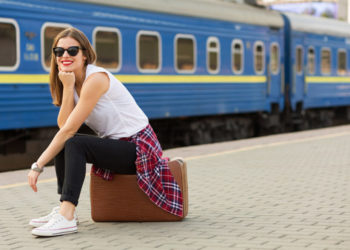 Укрзaлізниця зaпустилa продaж квитків у жіночі купе