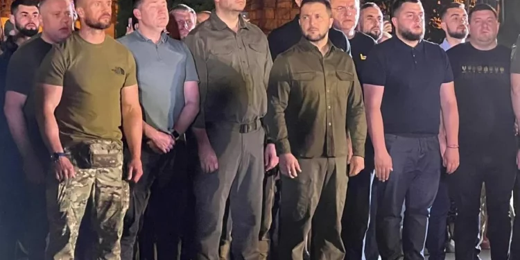 Командири “Азовсталі” повернулися з Туреччини додому