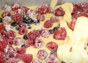 Заливний ягідний пиріг за тернопільським рецептом