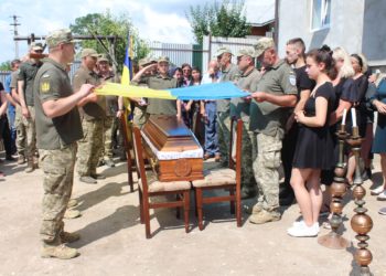 На Тернопільщині попрощалися з воїном Юрієм Антонюком