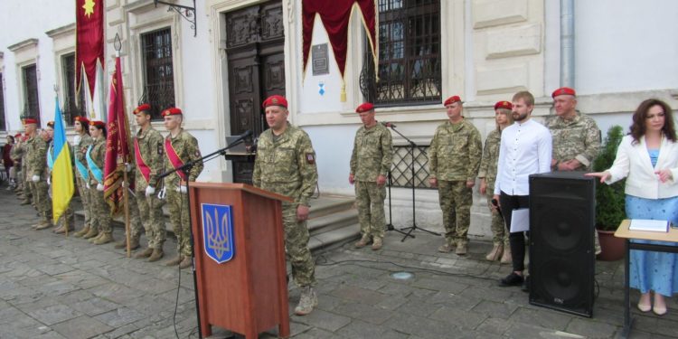 Дипломи урочисто вручили випускникам Тернопільського військового коледжу