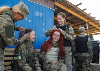 В Україні протестували жіночу польову військову форму