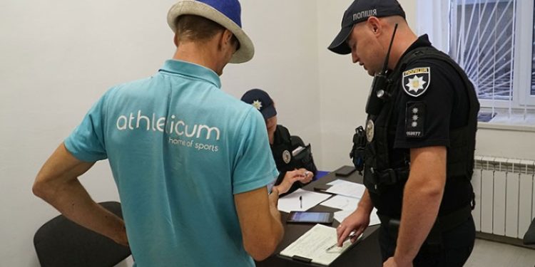 Тернопільський водій-правопорушник дебоширив з поліцією