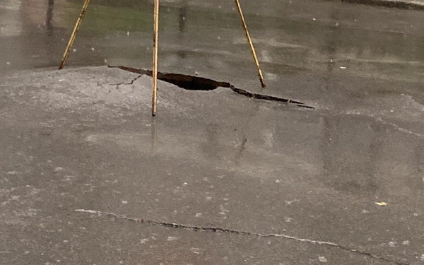 У Тернополі через провалля призупинили рух транспорту