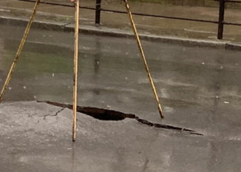 У Тернополі через провалля призупинили рух транспорту