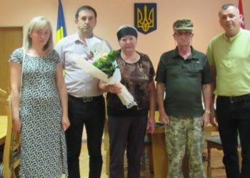 Рідним загиблого бійця з Тернопільщини вручили відзнаку від Головнокомандувача ЗСУ