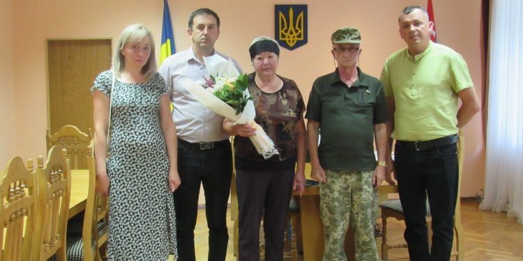 Рідним загиблого бійця з Тернопільщини вручили відзнаку від Головнокомандувача ЗСУ